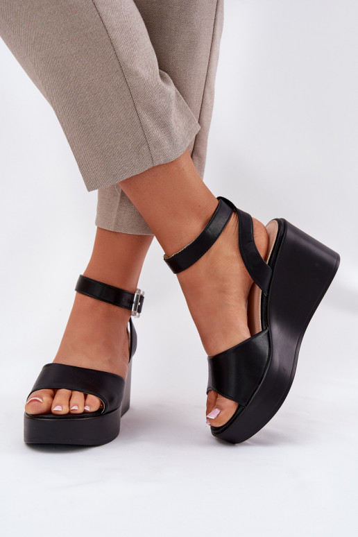 Sandali da donna Su un cuneo colore nero Efrina Sandali da donna Su un cuneo colore nero Efrina