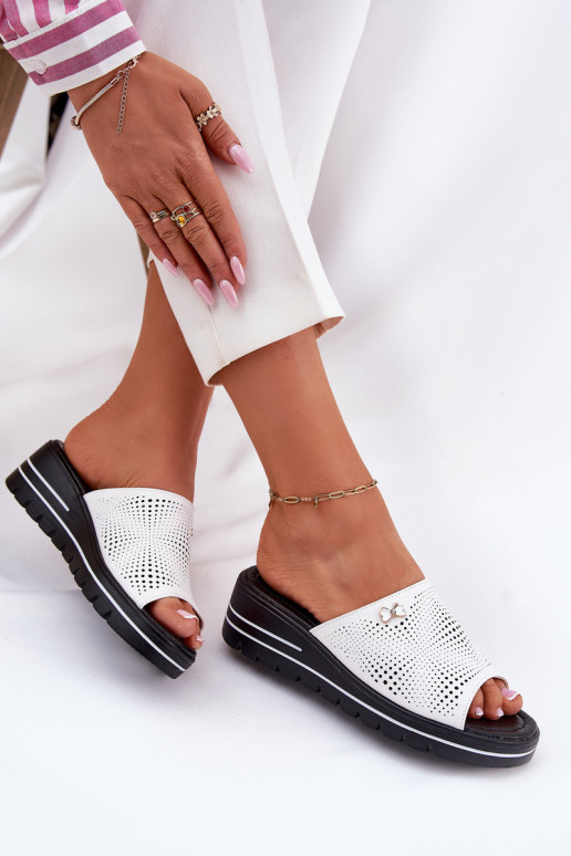 Pantofole in pelle Femminile Su un cuneo Vinceza 41477 Colore bianco