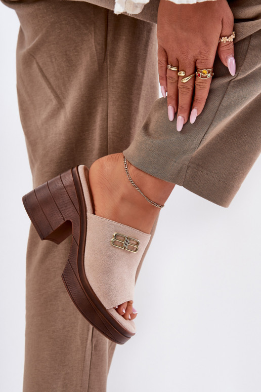 Pantofole da donna Su tacchi enormi Ze colore doratom Detalem Vinceza 17400 beige