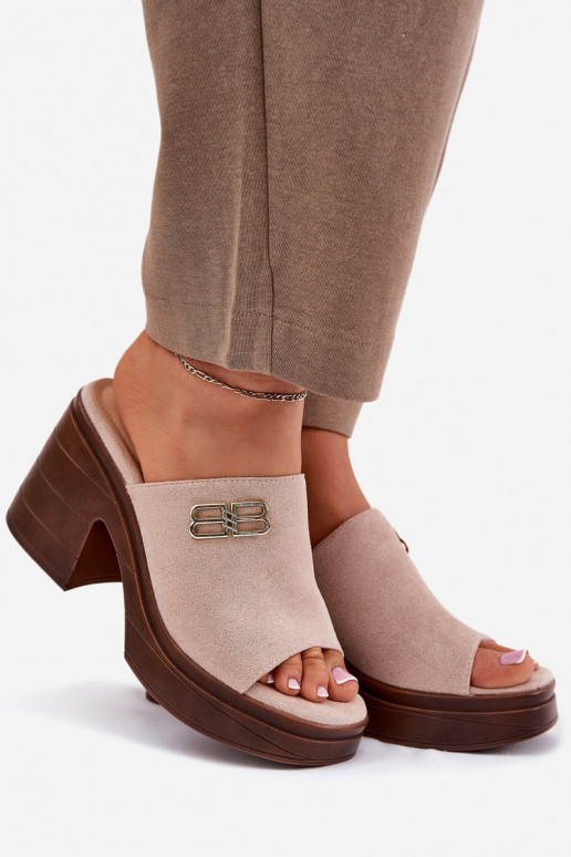 Pantofole da donna Su tacchi enormi Ze colore doratom Detalem Vinceza 17400 beige