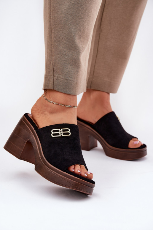 Pantofole da donna Su tacchi enormi Ze colore doratom Detalem Vinceza 17400 colore nero