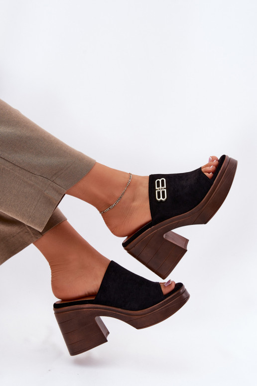 Pantofole da donna Su tacchi enormi Ze colore doratom Detalem Vinceza 17400 colore nero