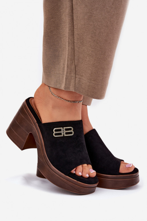 Pantofole da donna Su tacchi enormi Ze colore doratom Detalem Vinceza 17400 colore nero