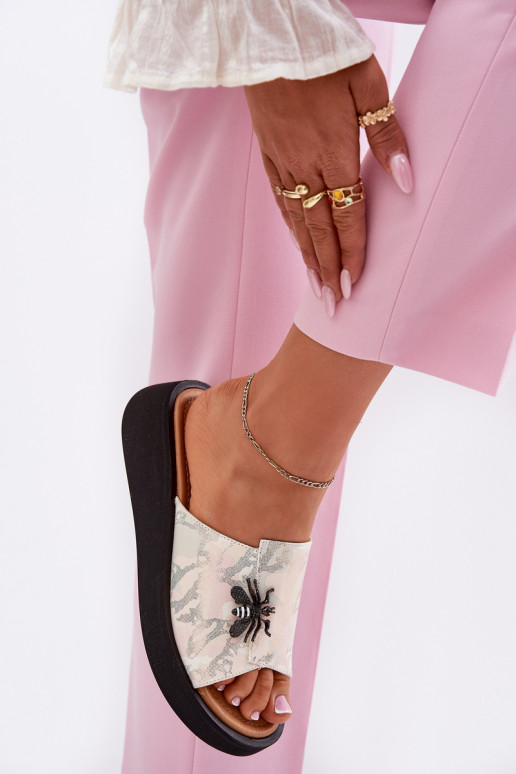 Pantofole in pelle Femminile Z Broszką Vinceza 66752 beige Pantofole in pelle Femminile Z Broszką Vinceza 66752 beige