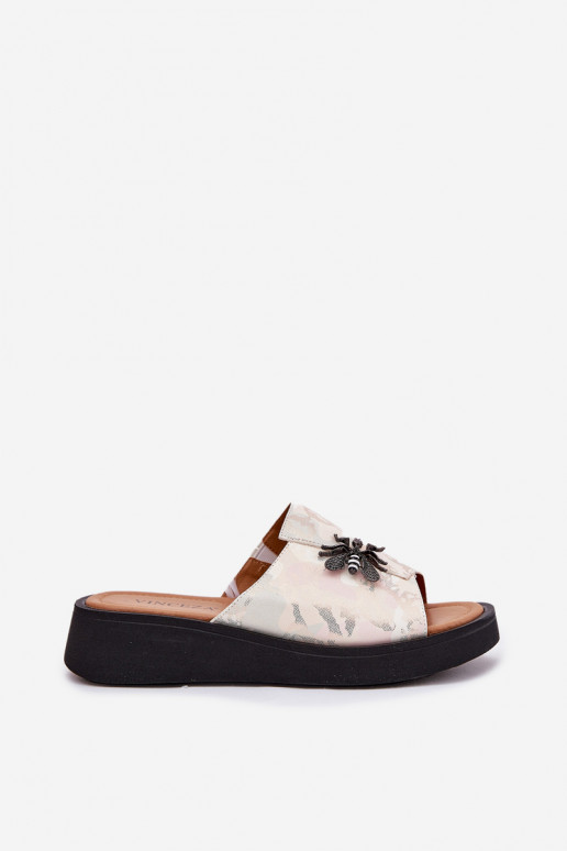 Pantofole in pelle Femminile Z Broszką Vinceza 66752 beige Pantofole in pelle Femminile Z Broszką Vinceza 66752 beige