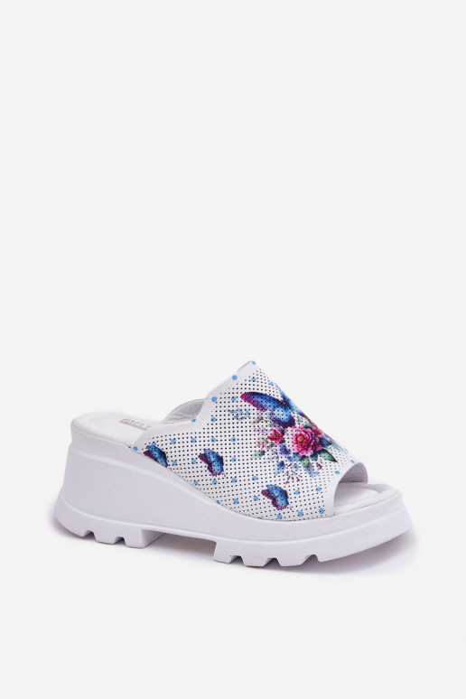 Pantofole in pelle Femminile Su un cuneo Artiker 56C0428 Colore bianco