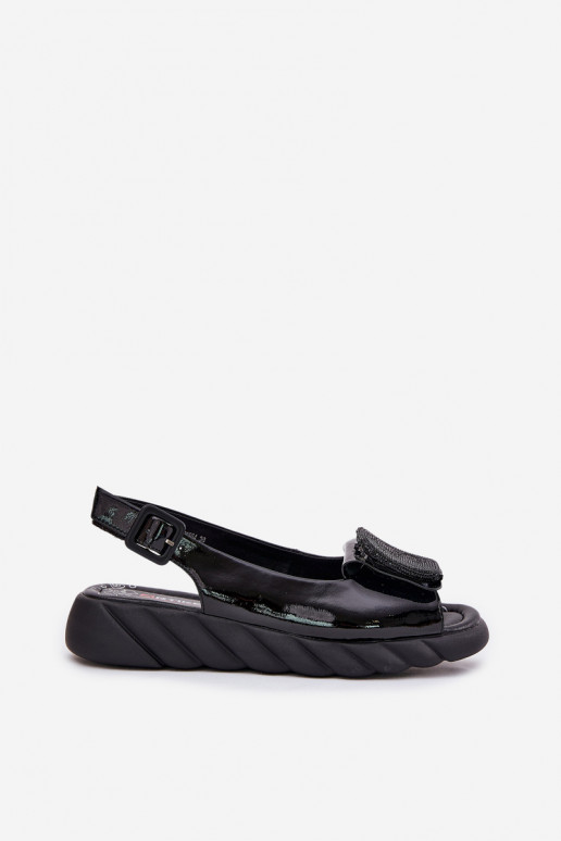 Pelle Sandali laccati da donna Su un cuneo con decorazione Artiker 56C1564 colore nero