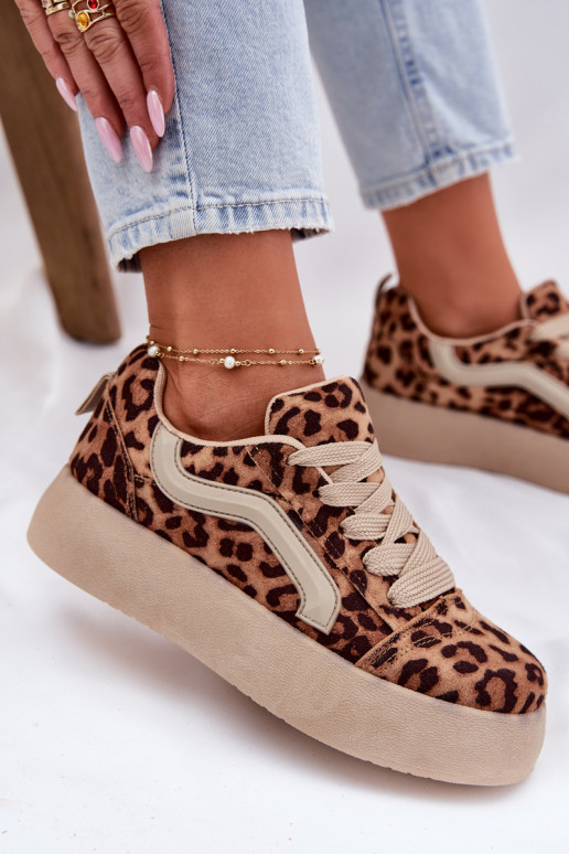 Scarpe modello sneakers Femminile con una piattaforma con motivi di pelliccia di leopardo Tellnira