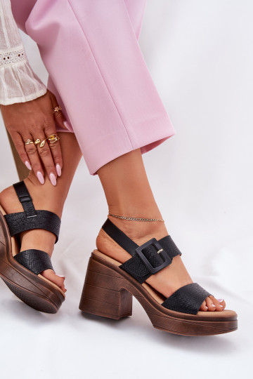 Sandali da donna Su tacchi enormi e piattaforma Vinceza 17387 colore nero