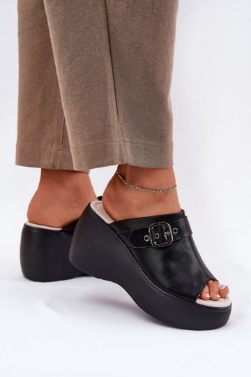 Pantofole in pelle Femminile con una piattaforma I Koturnie con fibbie S.Barski LR51-542 colore nero