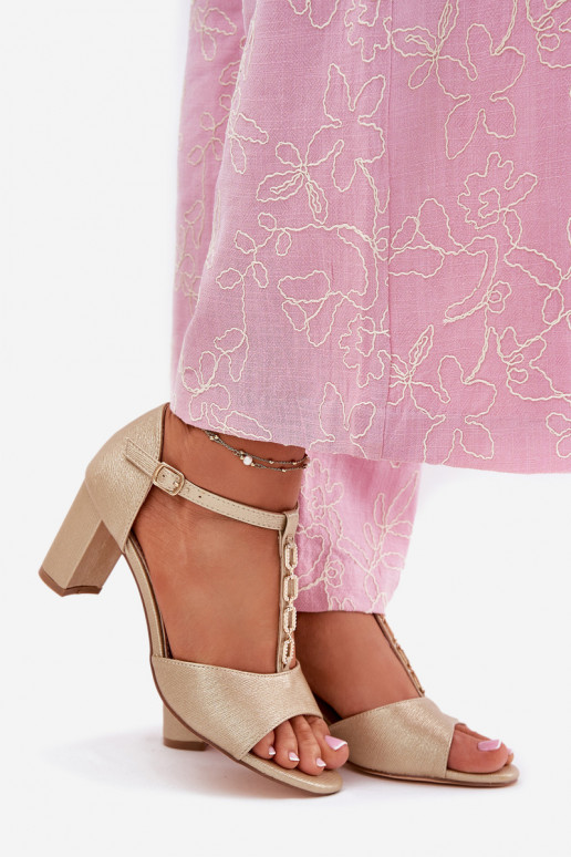 Sandali con tacco alto da donna con tacchi decorati in ecopelle colore dorato Triavera Sandali con tacco alto da donna con tacchi decorati in ecopelle colore dorato Triavera