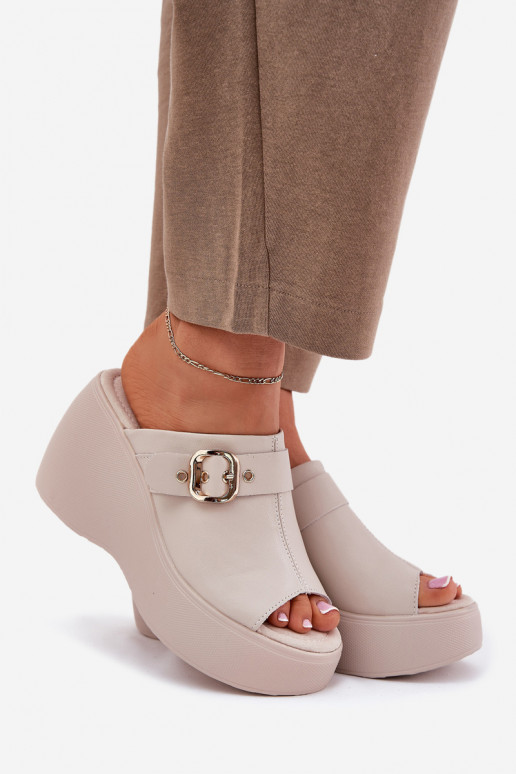 Pantofole in pelle Femminile con una piattaforma I Koturnie con fibbie S.Barski LR51-542 beige