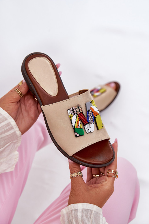 Pantofole da donna con tacchi larghi con ornamenti colore dorato Clelione Pantofole da donna con tacchi larghi con ornamenti colore dorato Clelione