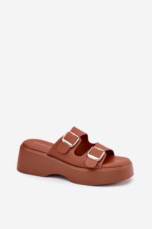 Pantofole da donna Su un cuneo e piattaforma con fibbie colore marrone Nitarelia Pantofole da donna Su un cuneo e piattaforma con fibbie colore marrone Nitarelia