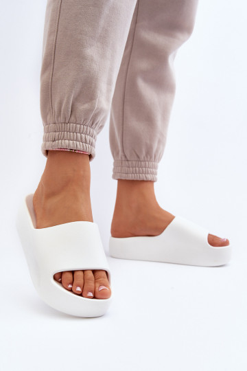 Femminile Pantofole Su una suola spessa Colore bianco Oreithano