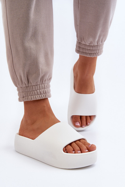 Femminile Pantofole Su una suola spessa Colore bianco Oreithano