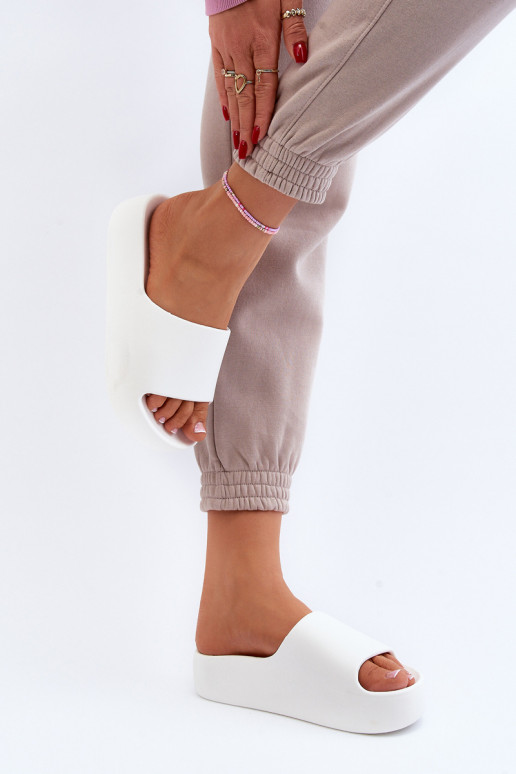 Femminile Pantofole Su una suola spessa Colore bianco Oreithano