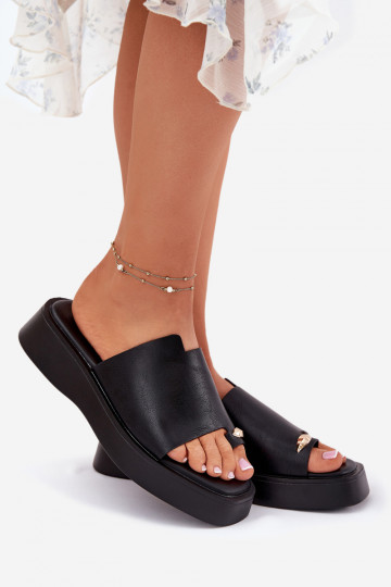 Pantofole da donna con una piattaforma Con decorazioni Detalem colore nero Linosea 2