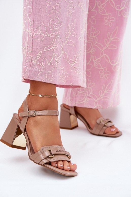 Pelle Sandali laccati da donna con i tacchi beige Mevonelle Pelle Sandali laccati da donna con i tacchi beige Mevonelle