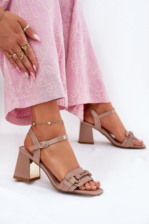 Pelle Sandali laccati da donna con i tacchi beige Mevonelle Pelle Sandali laccati da donna con i tacchi beige Mevonelle