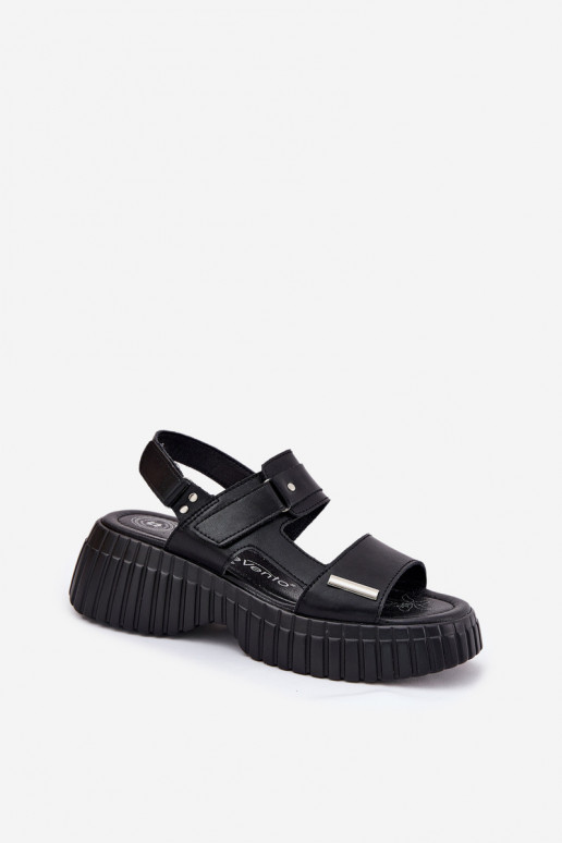 Sandali da donna Femminile con una piattaforma colore nero Mertella Sandali da donna Femminile con una piattaforma colore nero Mertella