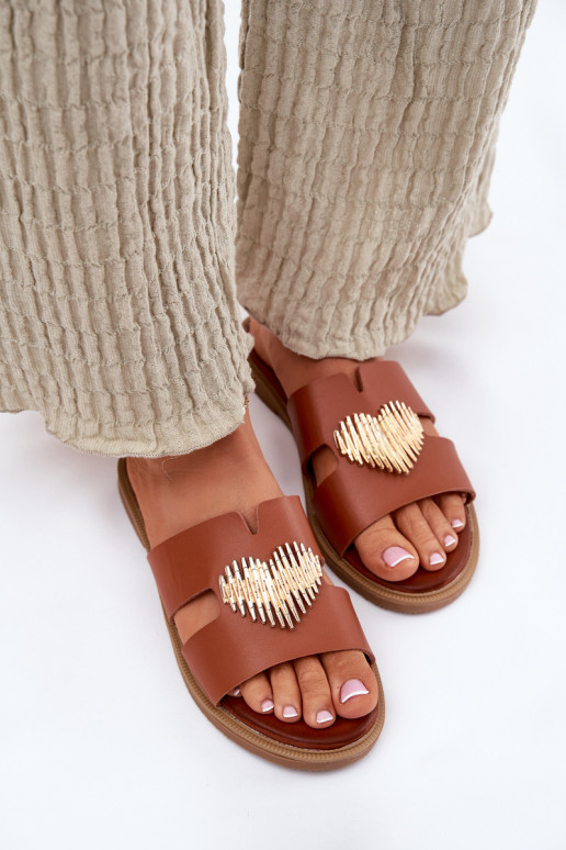 Pantofole da donna con tacchi larghi con dettagli dorati colore marrone Karinma Pantofole da donna con tacchi larghi con dettagli dorati colore marrone Karinma