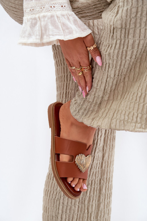 Pantofole da donna con tacchi larghi con dettagli dorati colore marrone Karinma Pantofole da donna con tacchi larghi con dettagli dorati colore marrone Karinma