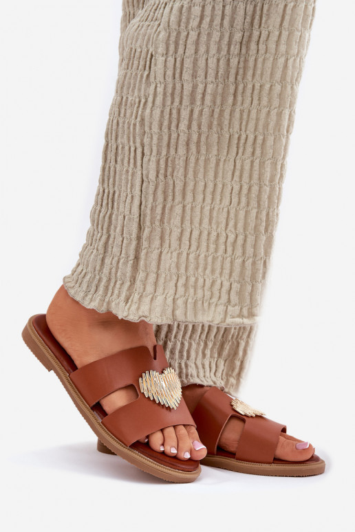 Pantofole da donna con tacchi larghi con dettagli dorati colore marrone Karinma Pantofole da donna con tacchi larghi con dettagli dorati colore marrone Karinma