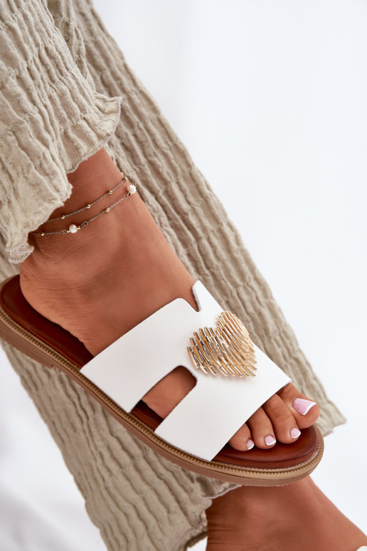 Pantofole da donna con tacchi larghi con dettagli dorati Colore bianco Karinma Pantofole da donna con tacchi larghi con dettagli dorati Colore bianco Karinma