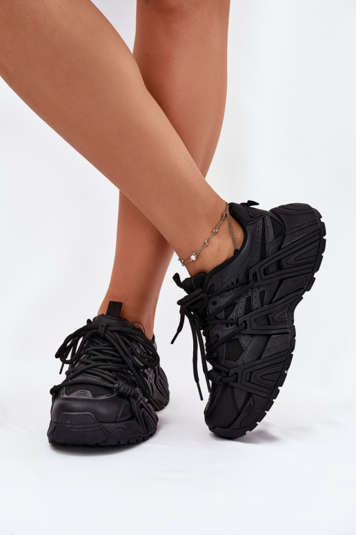Scarpe modello sneakers Femminile Z PodAójnym Allacciaturam colore nero Onivetta Scarpe modello sneakers Femminile Z PodAójnym Allacciaturam colore nero Onivetta