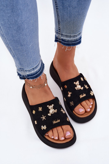 Pantofole da donna in pelle scamosciata Z Przypinkami Vinceza 66741 colore nero