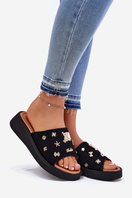 Pantofole da donna in pelle scamosciata Z Przypinkami Vinceza 66741 colore nero