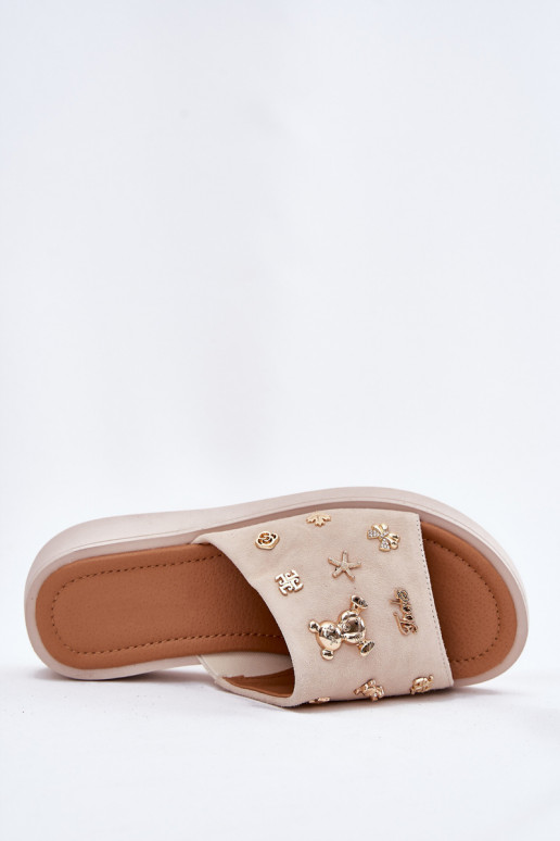 Pantofole da donna in pelle scamosciata Z Przypinkami Vinceza 66741 beige