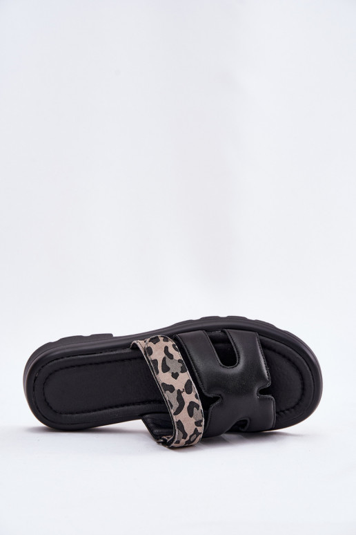 Pantofole in pelle Femminile Z con chiusura adesivaem con motivi di pelliccia di leopardo Vinceza 66769 colore nero Pantofole in pelle Femminile Z con chiusura adesivaem con motivi di pelliccia di leopardo Vinceza 66769 colore nero