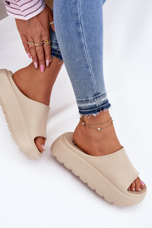 Pantofole leggere Pantofole da donna con una piattaforma beige Xalvania Pantofole leggere Pantofole da donna con una piattaforma beige Xalvania