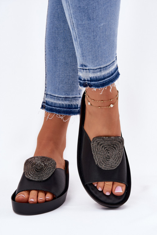 Pelle Femminile Pantofole con ornamenti KV51-028 colore nero Pelle Femminile Pantofole con ornamenti KV51-028 colore nero