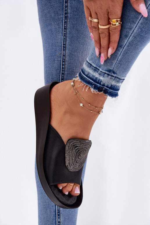 Pelle Femminile Pantofole con ornamenti KV51-028 colore nero Pelle Femminile Pantofole con ornamenti KV51-028 colore nero