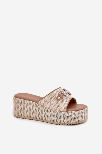 Pantofole da donna con piattaforma e elementi intrecciati e decorazione Isolene color sabbia 2