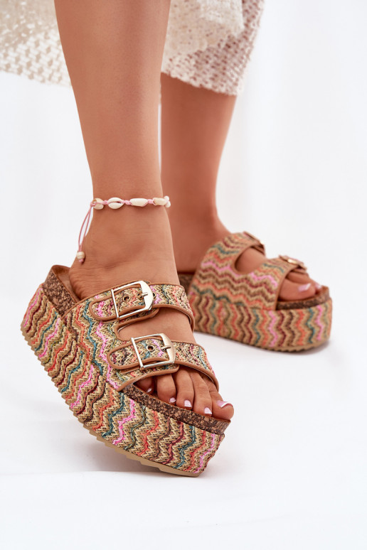 Pantofole da donna con una piattaforma Con treccia I con fibbiemi Colori differenti Eradriana Pantofole da donna con una piattaforma Con treccia I con fibbiemi Colori differenti Eradriana