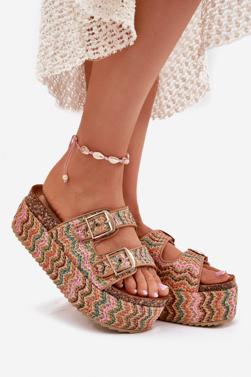 Pantofole da donna con una piattaforma Con treccia I con fibbiemi Colori differenti Eradriana Pantofole da donna con una piattaforma Con treccia I con fibbiemi Colori differenti Eradriana