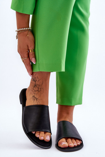 Femminile La pelle è liscia Pantofole colore nero Cerise