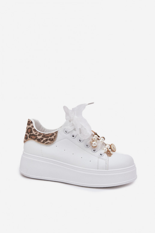 Scarpe modello sneakers Femminile con una piattaforma Z Przypinkami Colore bianco con motivi di pelliccia di leopardo Ocerdia