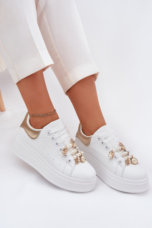 Scarpe modello sneakers Femminile con una piattaforma Z Przypinkami Bianco-colore dorato Ocerdia