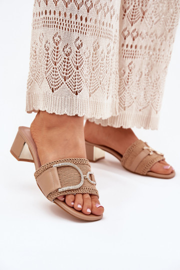 Pantofole con tacco e dettagli decorativi Julinemi color sabbia 2