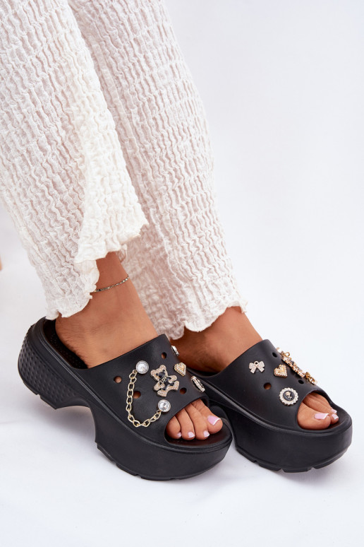 Pantofole leggere Pantofole da donna con una piattaforma Ze colore doratomi Przypinkami colore nero Ivoriel