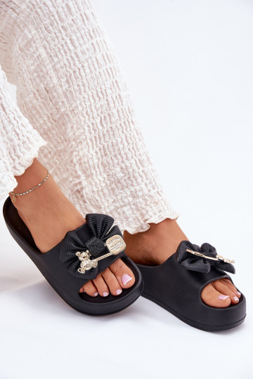 Pantofole da donna Pantofole leggere con una piattaforma con nastri I Broszką colore nero Deverlize