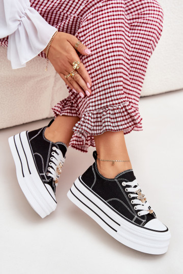 Scarpe per il tempo libero con una piattaforma Ze colore doratomi Przypinkami colore nero Fiorina