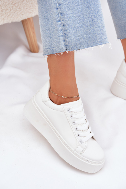 Scarpe modello sneakers Femminile con una piattaforma Colore bianco Sallira