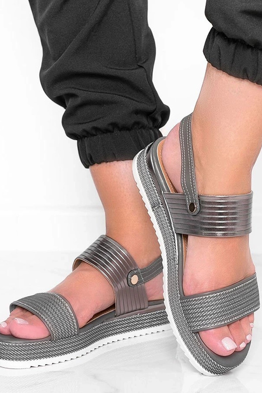 Sandali grigi su suola spessa,...