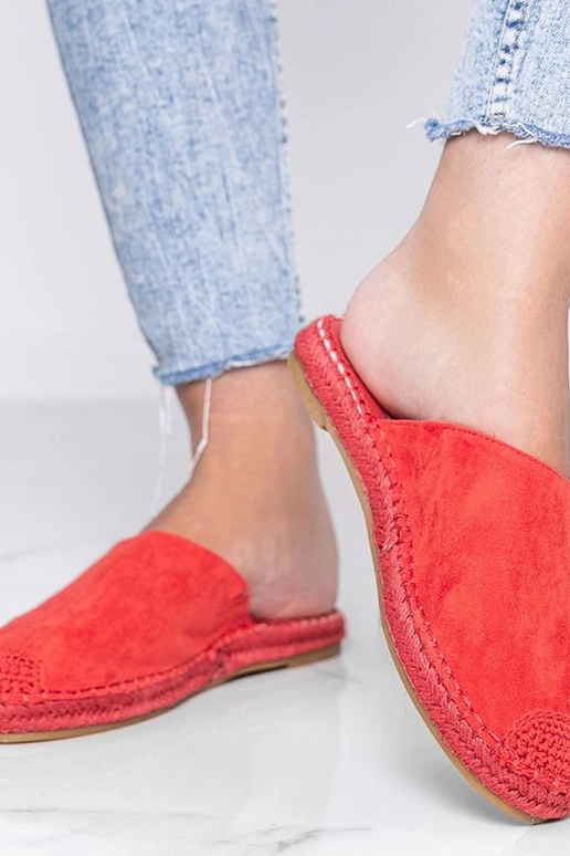 Sandali chiusi rossi, "Wenus"